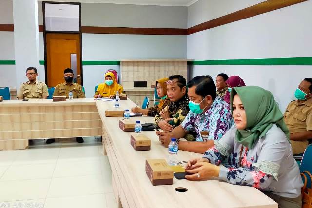 Sejumlah kepala OPD yang ikut dalam kunjungan kerja di Pasuruan, Jawa Timur. (foto : suaramuria.com/dok)