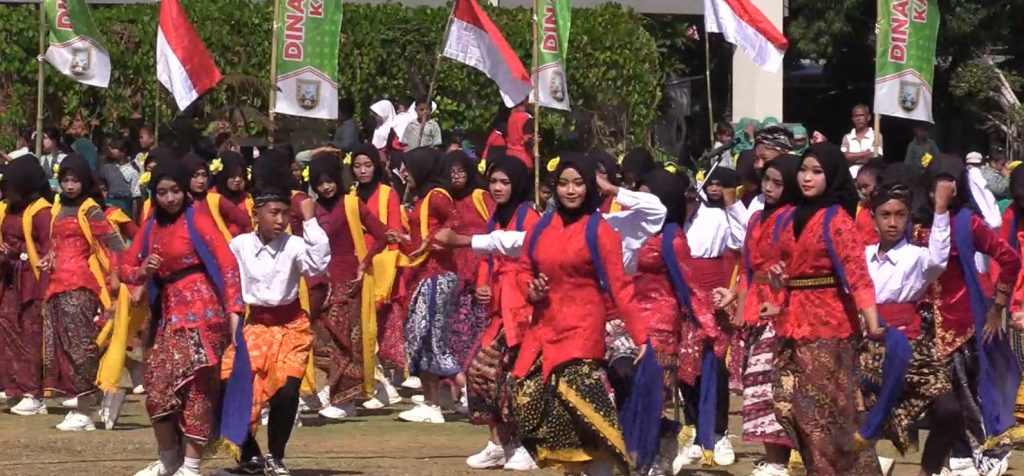Ratusan Pelajar Menari di Peringaran 282 Kabupaten Rembang